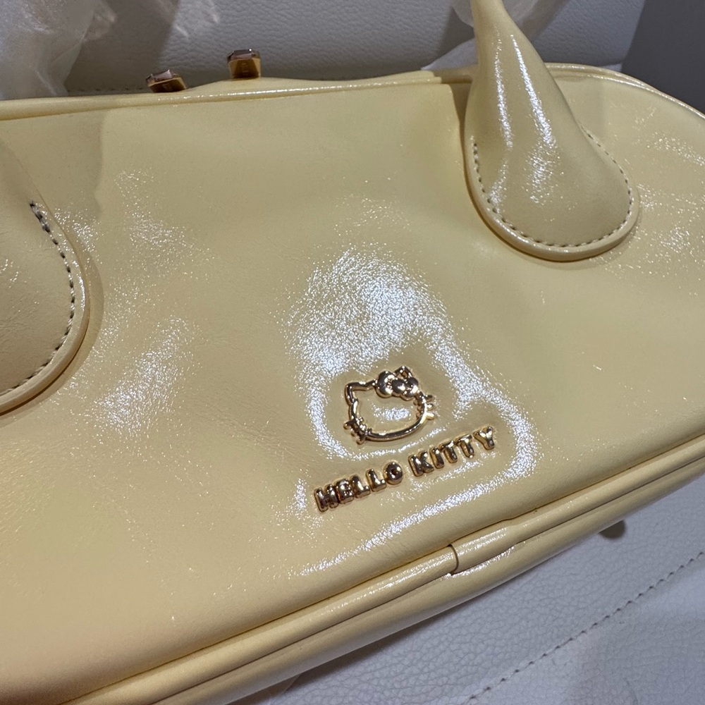 Hello Kitty Yellow Bowler Crossbody Handbag - Picture 2 of 13